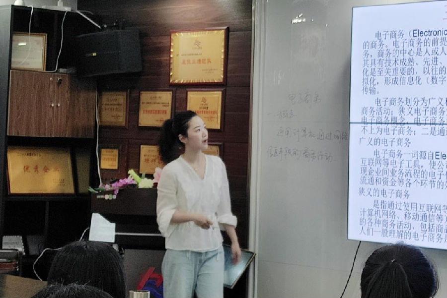 謝老師授課精彩剪影.png 謝老師授課精彩剪影.png